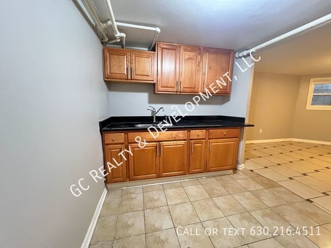 Building Photo - 1732 W Wallen Ave