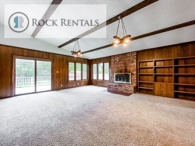 Building Photo - 3 Bed 1.5 Bath House in Convenient Location