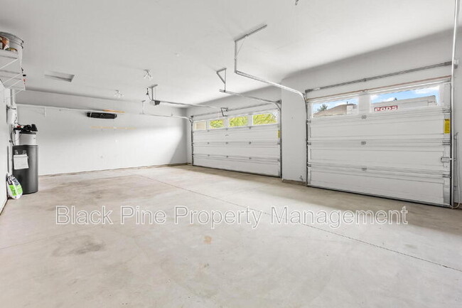 Building Photo - 1510 W Cactus St