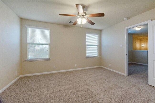 Building Photo - 929 Alamo Plaza Dr