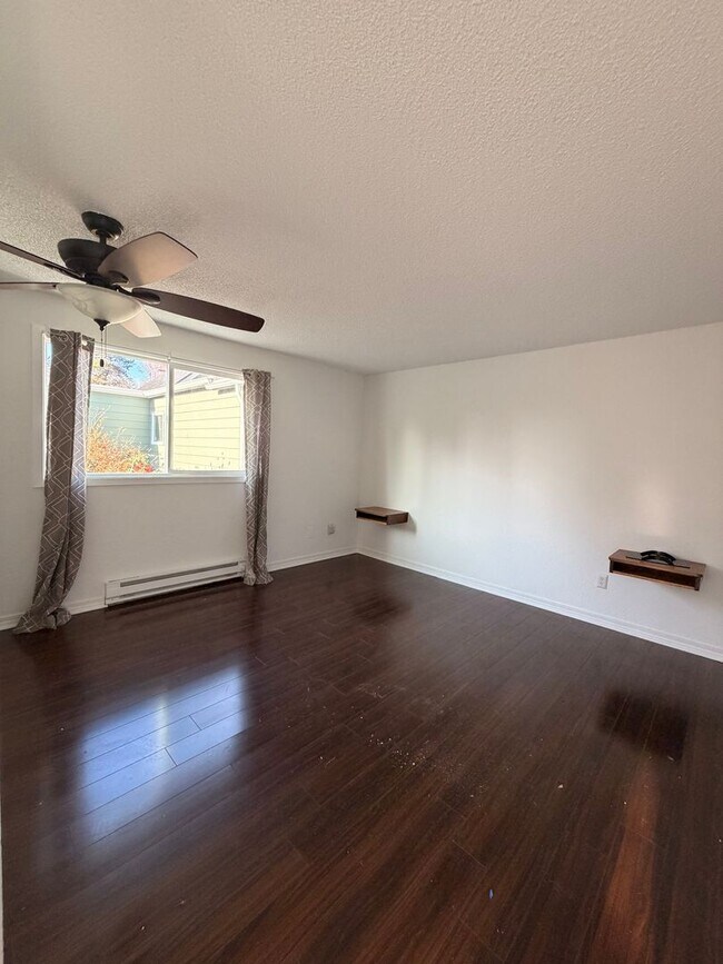 Building Photo - Longfellow Run Townhomes - West Seattle