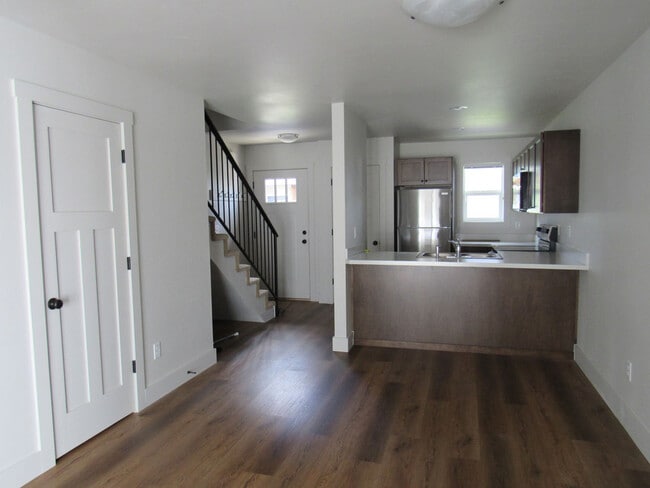 Building Photo - Mountain Man Apartments