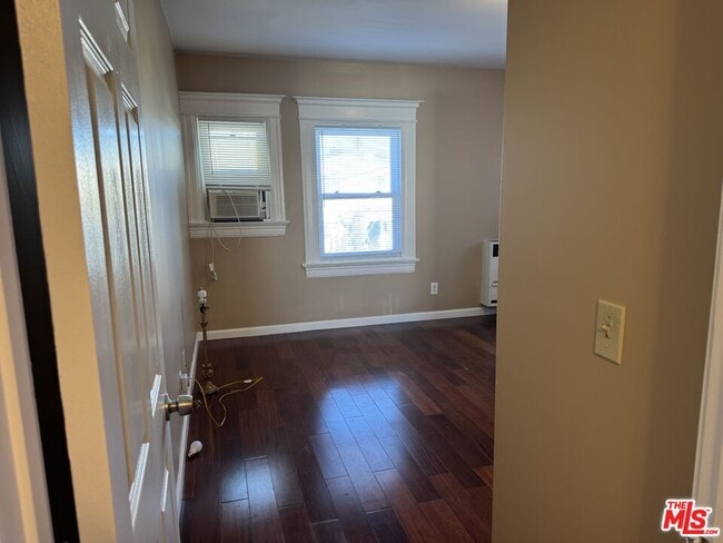 Building Photo - 2024 W 12th St