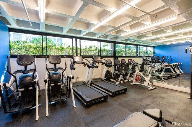 Building Photo - 2200 Sacramento St