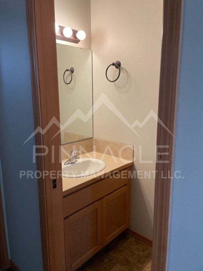 Building Photo - 1808 Clearview Dr