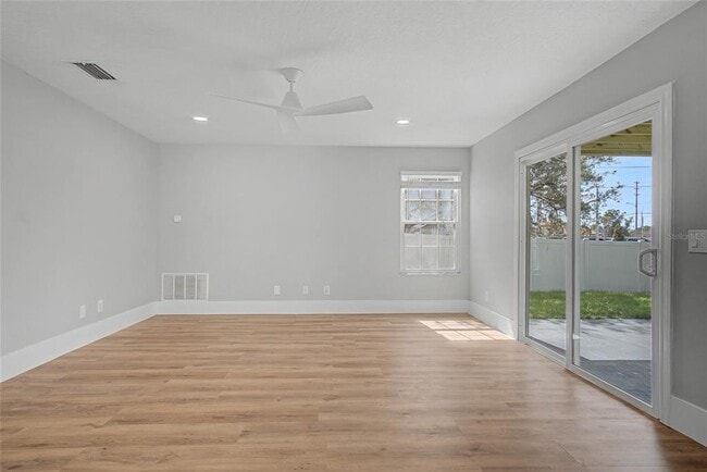 Building Photo - 11462 Commercial St