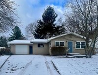 Building Photo - Two Bedroom Single Family Home - Forest Hi...