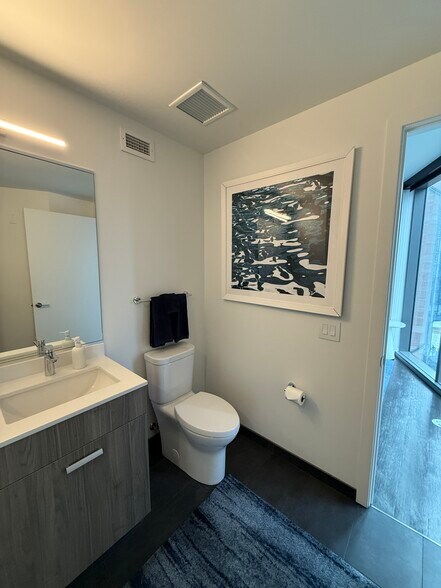 Building Photo - 450 E Waterside Dr