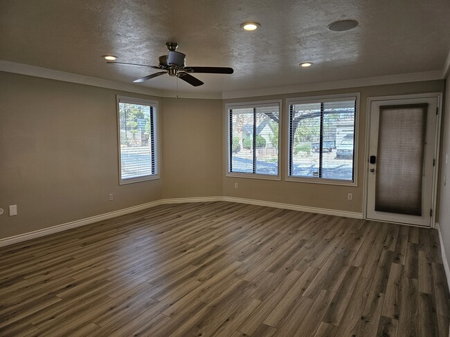 Building Photo - 470 Vermillion Ave