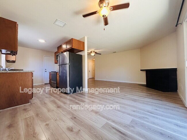 Building Photo - 6841 Castleberry Cir