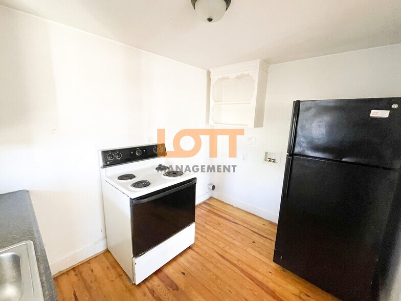 Building Photo - 12 3rd St