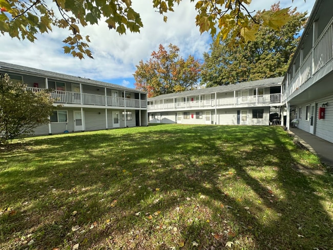 Building Photo - 516 Massillon Rd