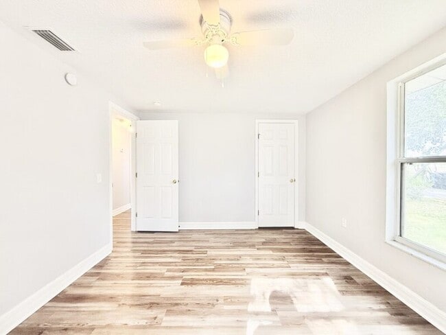 Building Photo - 235 W Northside Dr