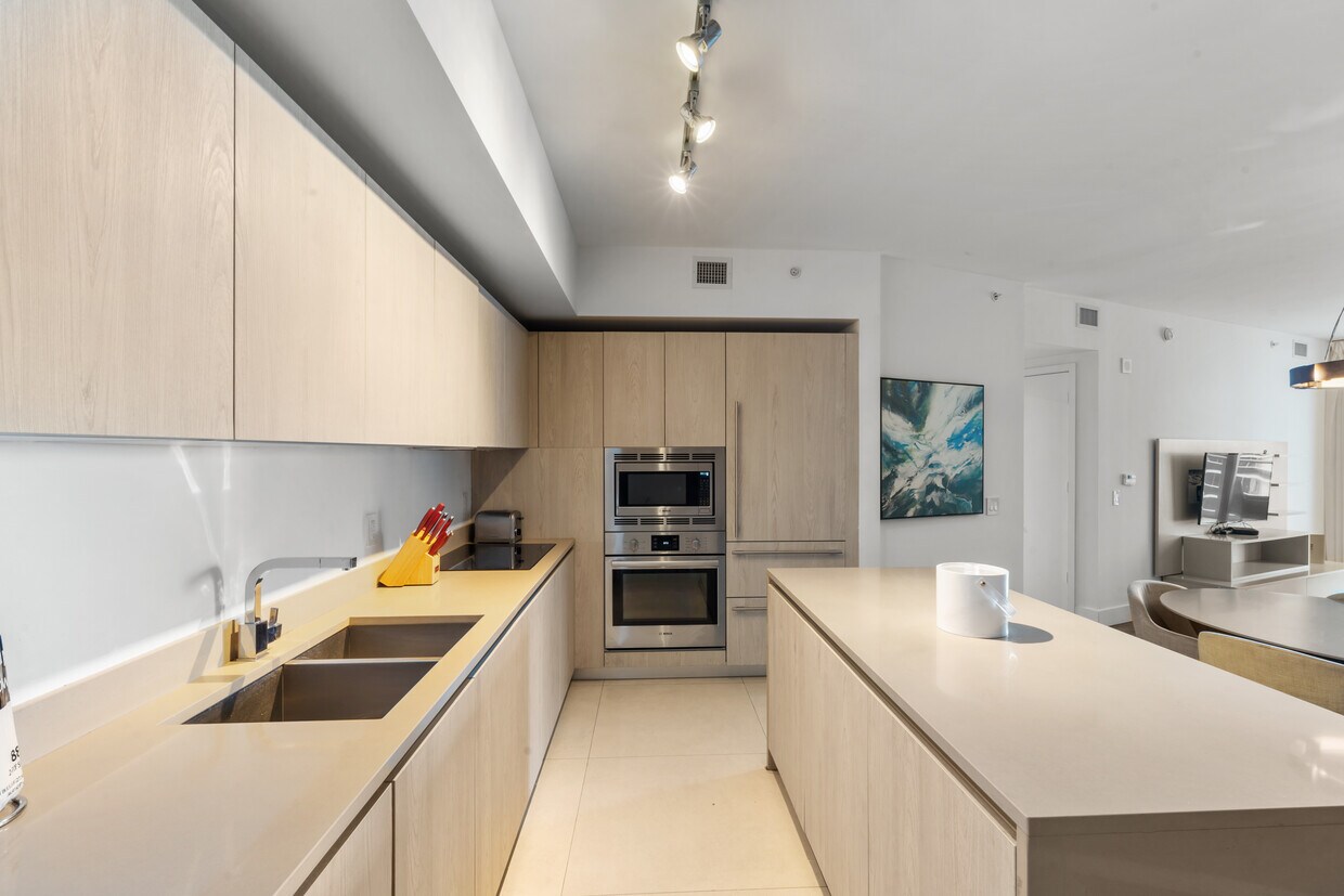 Building Photo - 4111 S Ocean Dr