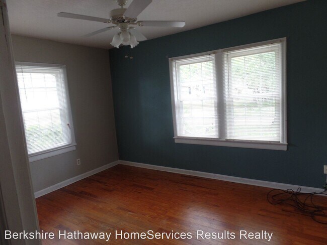 Building Photo - 2 br, 1.5 bath House - 211 E. Kaley Street