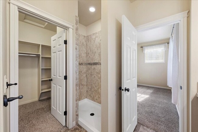Building Photo - Stylish Multi-Level Condo in West Boise