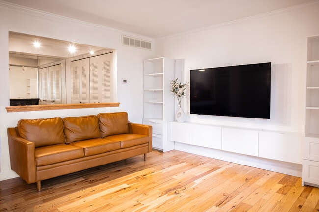 Building Photo - 531 Longshore Dr