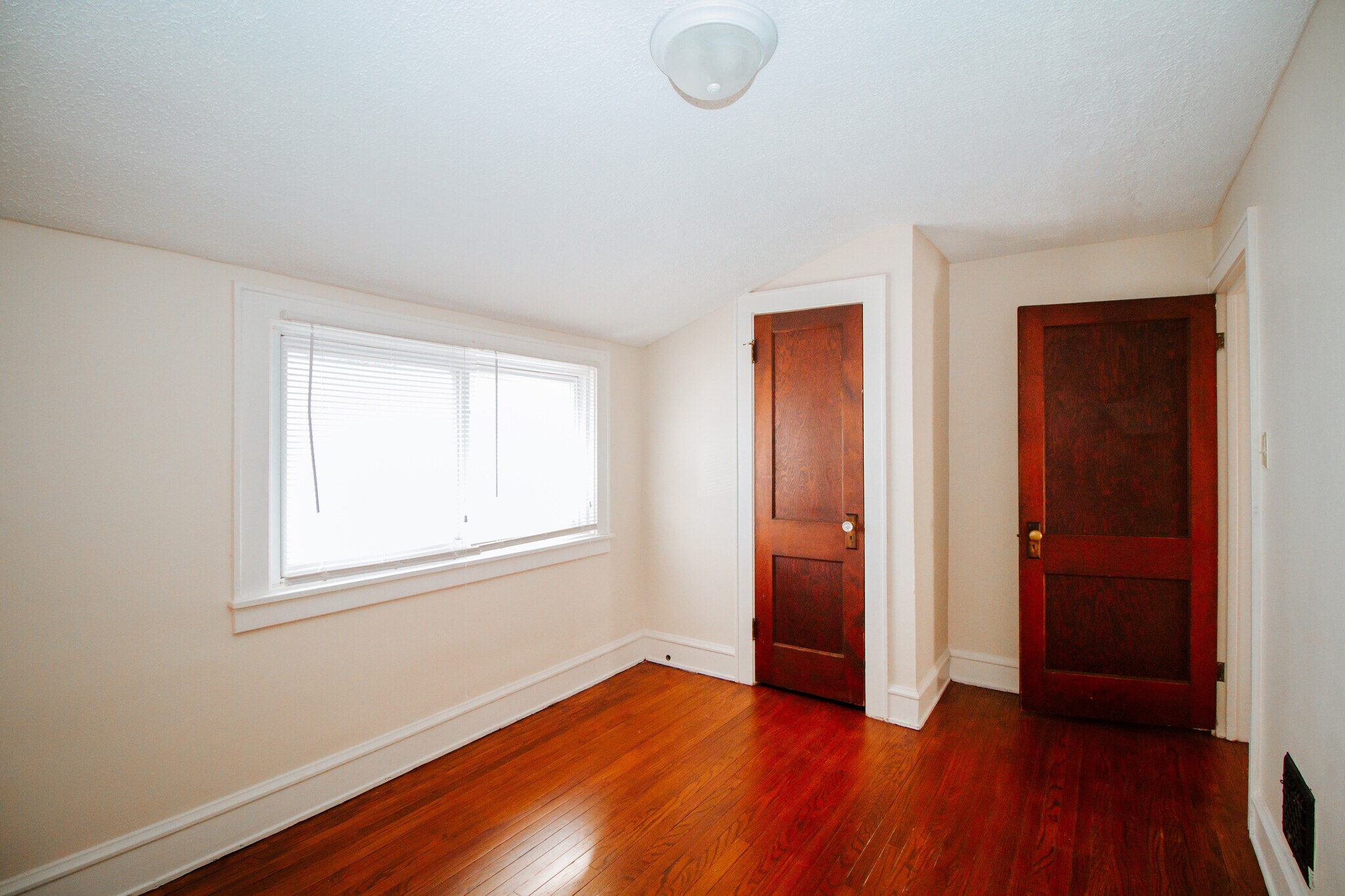 Building Photo - 1467 Sabra Rd
