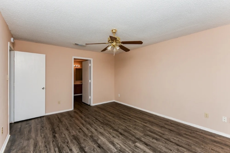 Building Photo - 3801 Waxwing Cir S