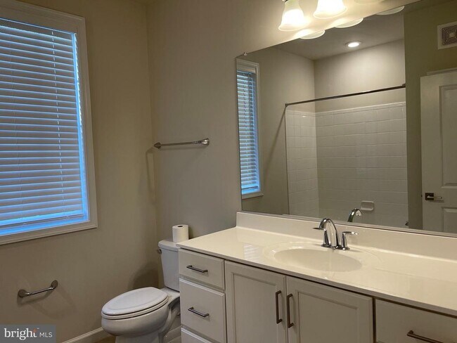 Building Photo - 23255 Milltown Knoll Square