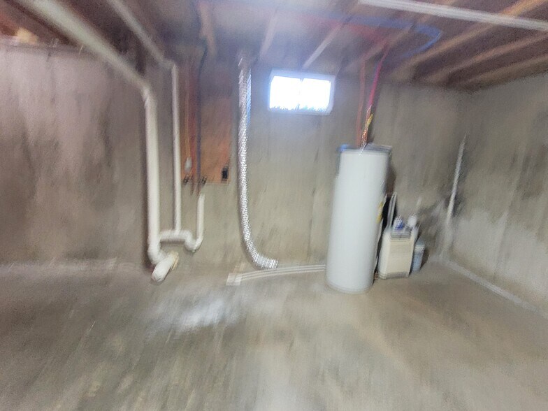 Building Photo - 10 Lupine Rd