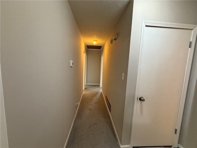 Building Photo - 3155 Oak Dr