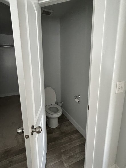 Building Photo - 221 N Stone Gate Dr