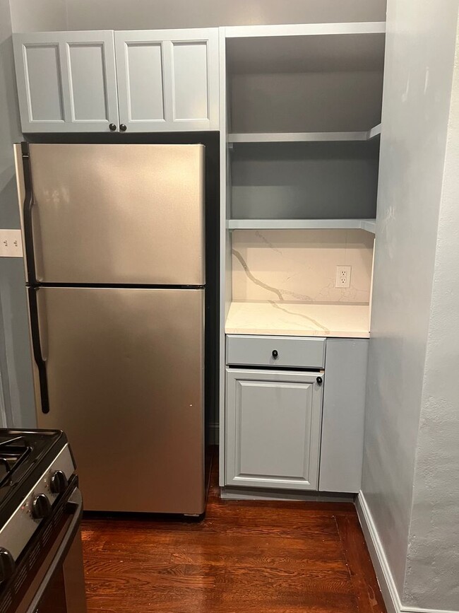 Building Photo - Cozy Allston one bedroom apartment available