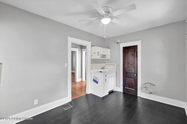 Building Photo - 2059 Alta Ave