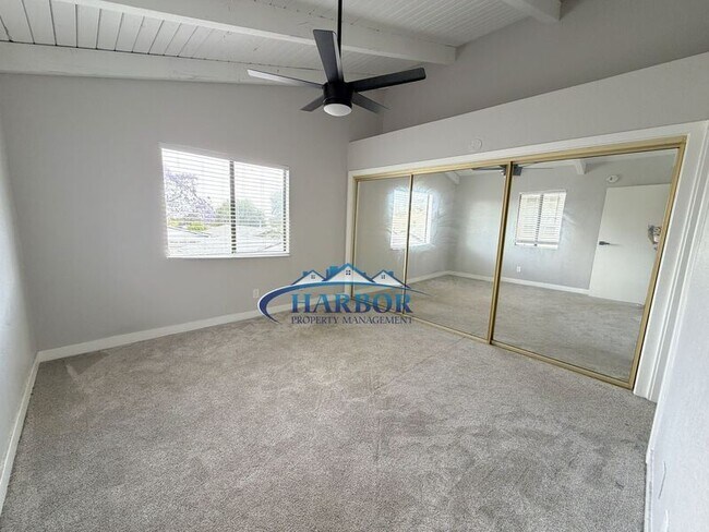 Building Photo - 1054 W 23rd St