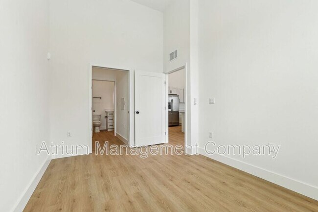 Building Photo - 221 S Bumby Ave