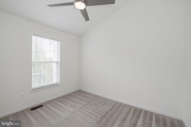 Building Photo - 5223 Dunstable Ln