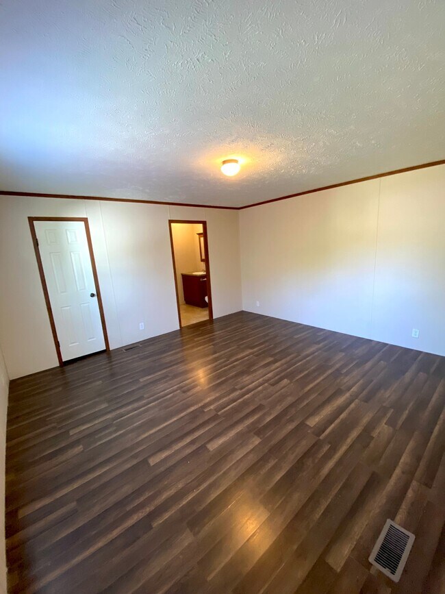 Building Photo - 4253 Deems St