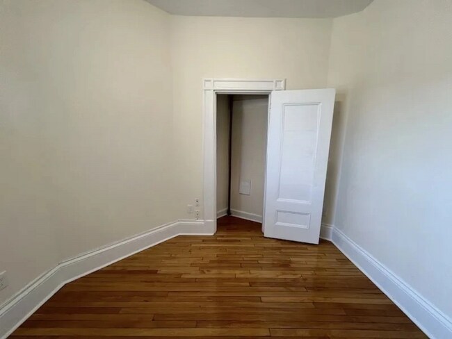 Building Photo - 2 Ware St