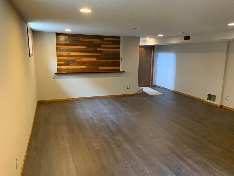 Family room TV wall - 6122 Penn Ave S