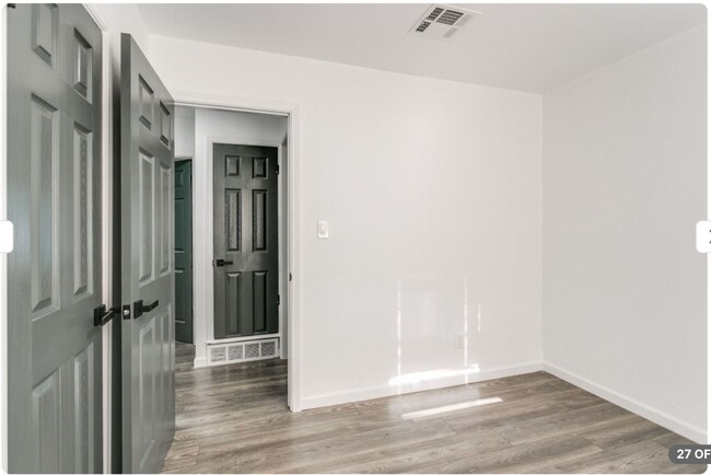 Building Photo - ASK ABOUT OUR VALENTINES DAY MOVE-IN SPECI...