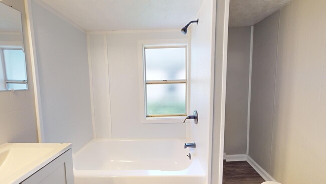 Building Photo - Cudell neighborhood. - 2 bedroom/1 bathroo...