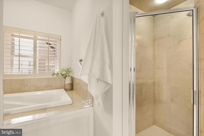 Building Photo - 1704 16th St NW