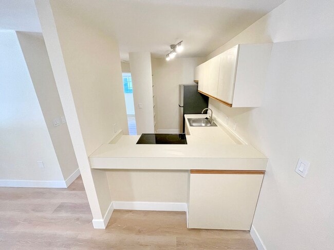 Building Photo - ***Reduced rate for the first 6 months!! $2550/month for the first 6 months - $2750/month for the...