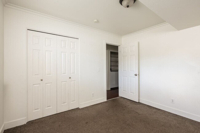 Building Photo - 3 Bedroom/1.5 Bathroom Condo in Provo