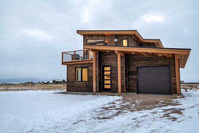 Building Photo - 3402 Alta Vista Dr
