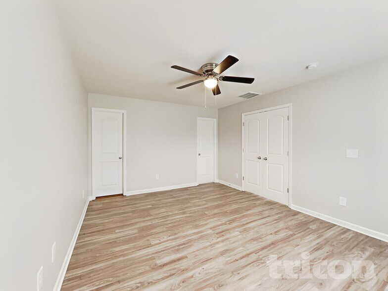 Building Photo - 4114 Vershire Ave