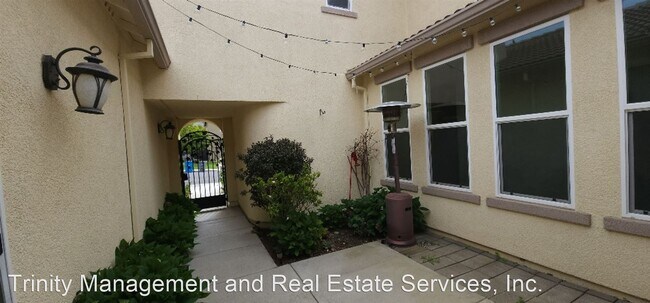 Building Photo - 4 br, 3.5 bath House - 235 Sorrento Lane