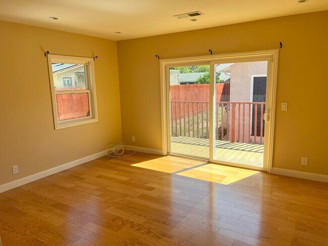 Building Photo - Beautiful 4bd/2ba in desireable neighborho...