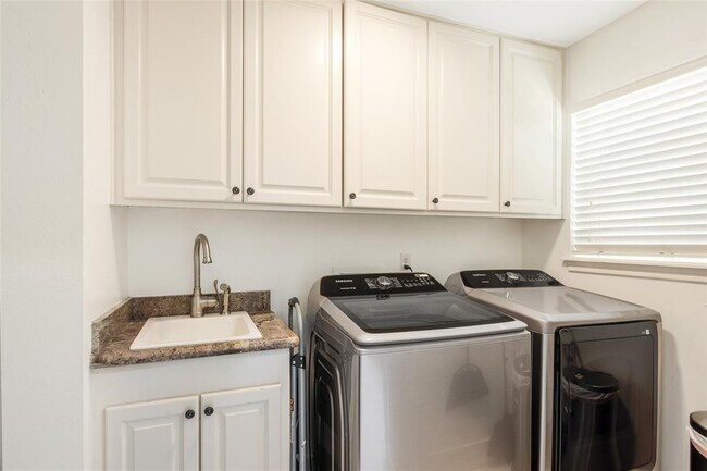 Building Photo - 354 Tealwood Dr
