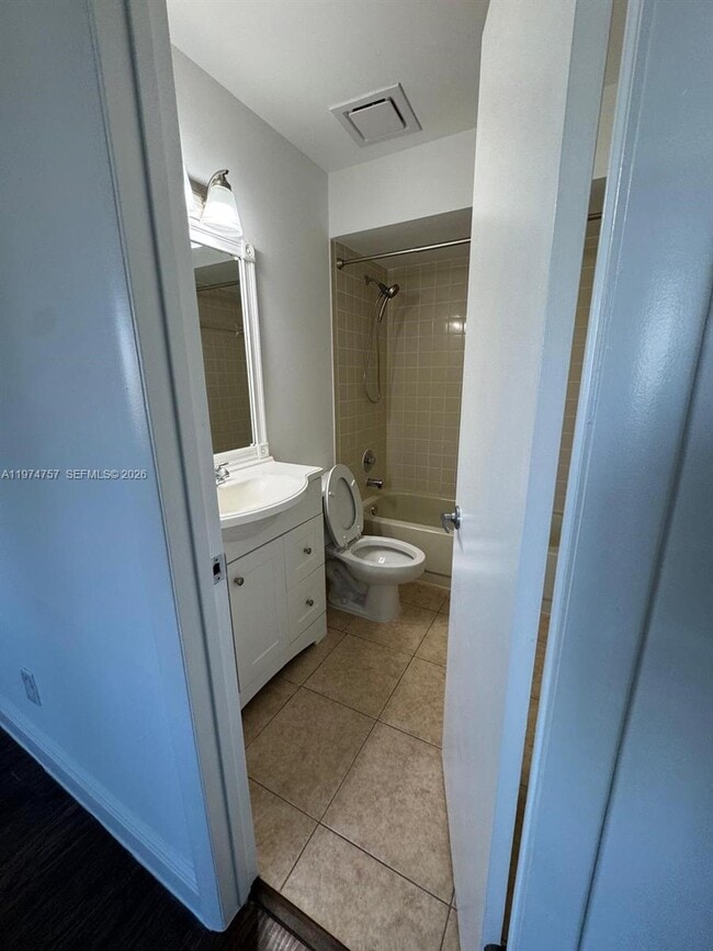 Building Photo - 5763 N Park Rd