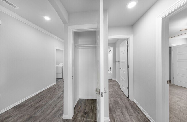 Building Photo - 4559 W Barhem Dr