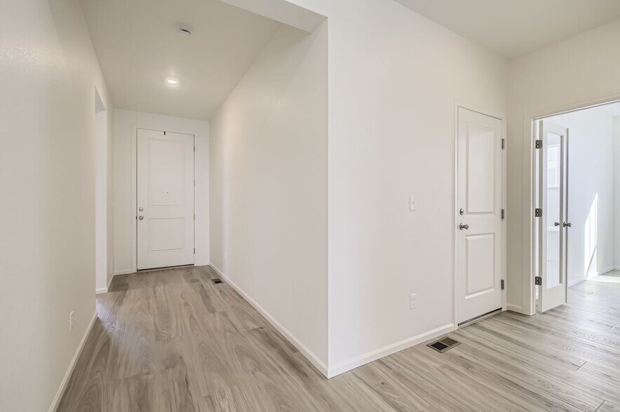 Building Photo - 4622 Amrock Dr