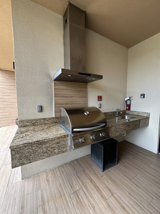 Building Photo - 7510 Brooklyn Dr
