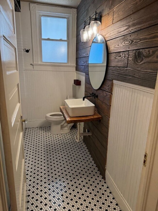 Building Photo - 416 W Montgomery St